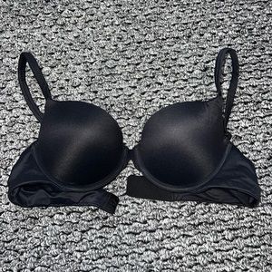 Skims “Fits Everybody Push Up T-Shirt Bra”